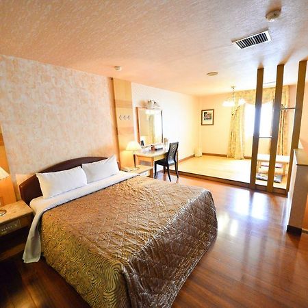 Paiwei Motel Tainan Exterior photo