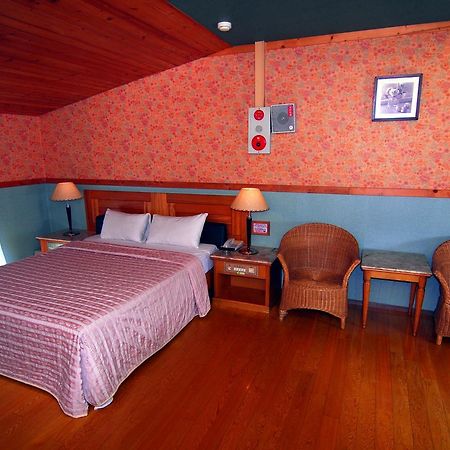 Paiwei Motel Tainan Exterior photo