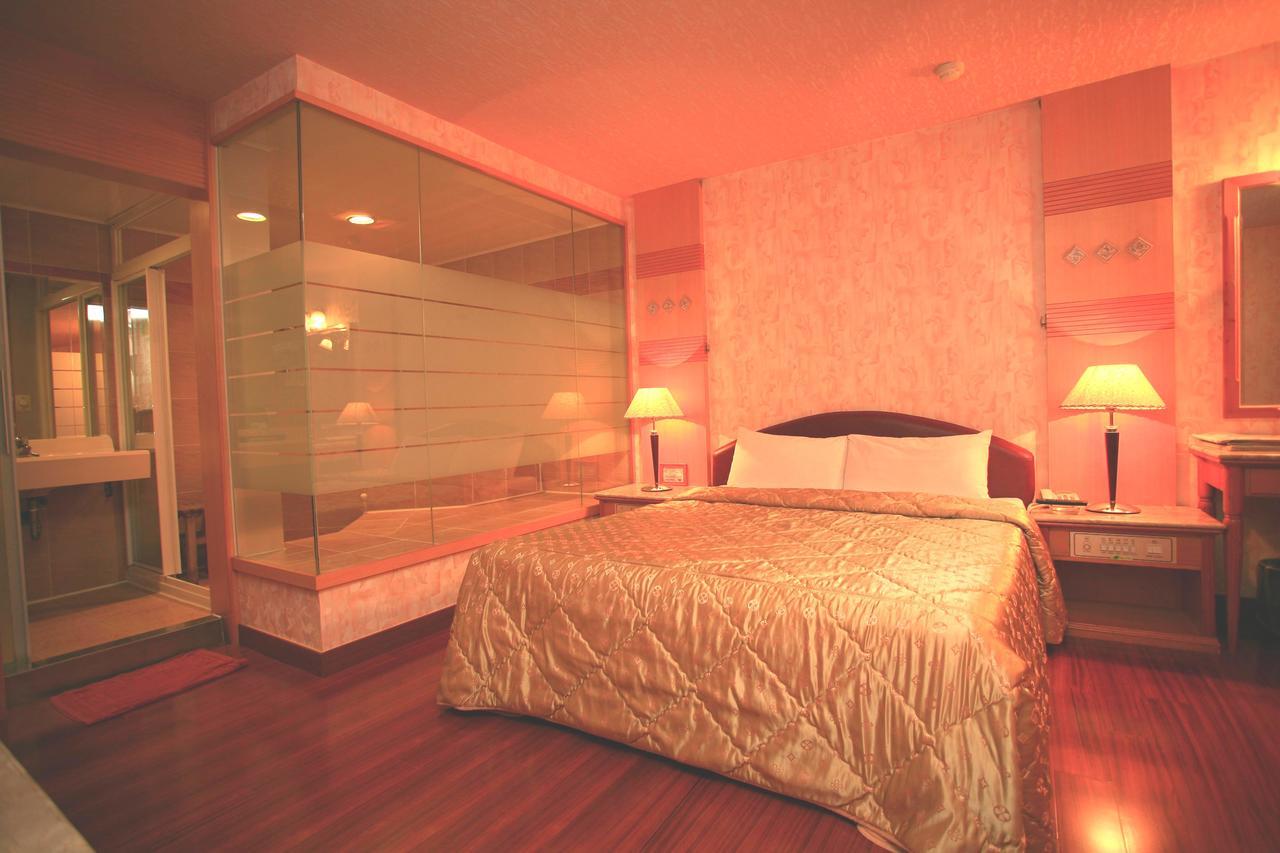 Paiwei Motel Tainan Exterior photo